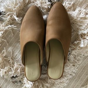 Nisolo block heel sandal